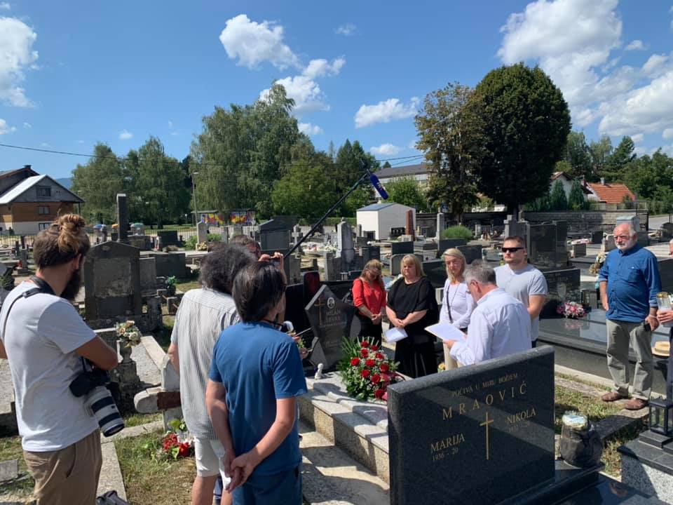 Documenta i Antifašistička liga organizirale komemoraciju na gradskom groblju u Gospiću, hrvatskom branitelju Milanu Levaru: Dva desetljeća šutnje o mučkom ubojstvu koje nikad nije sankcionirano