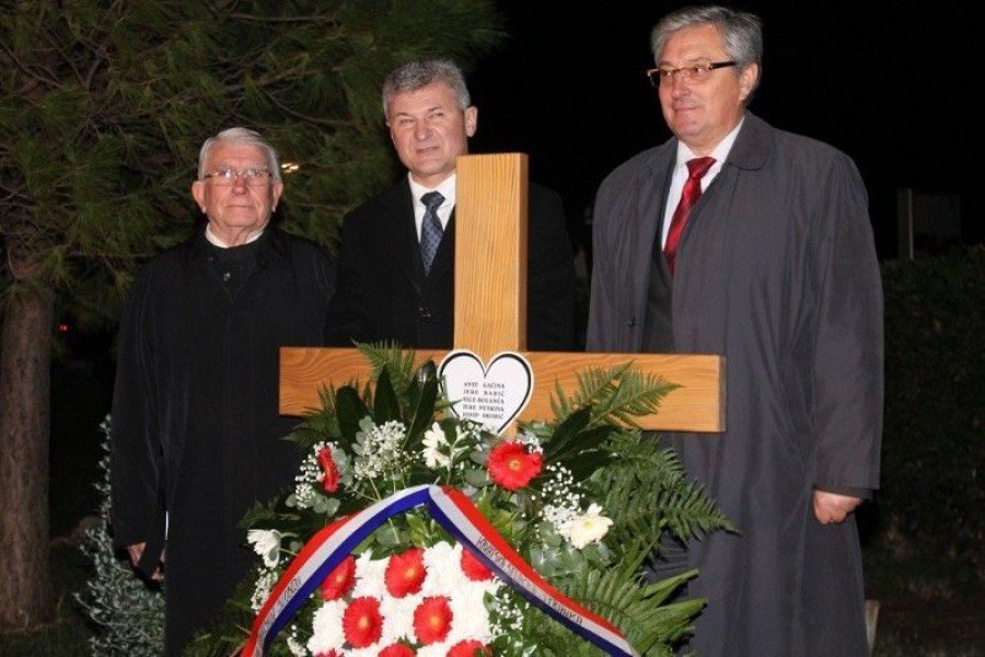 Predsjednik primoštenske OO HSS-a Ante Gracin, predsjednik HSS-a Branko Hrg i predsjednik šibensko-kninske ŽO HSS-a Zoran Smolić