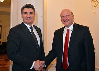 Ballmer se rukuje s Milanovićem (izvor: Vlada RH))