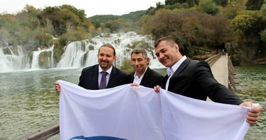 Bijelu zastavu na Krku donio član posade slavnoga broda Calypsa