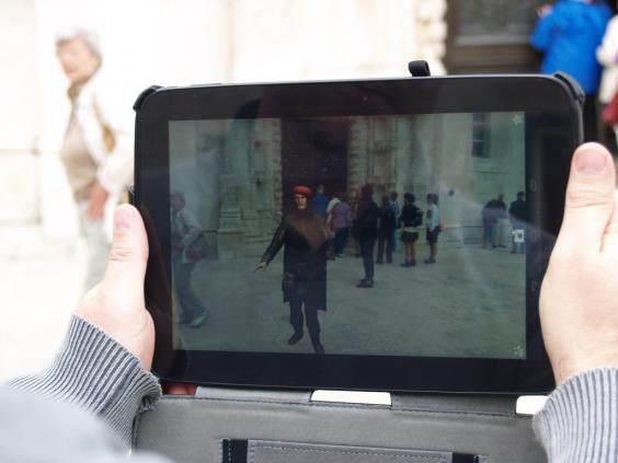 Virtualni Juraj  govori iz 'tableta' o katedrali