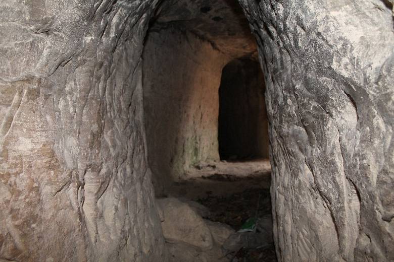 Jedan od tunela u rudniku bjeljuge ispod Velića (Foto: Hrvoslav Pavić)