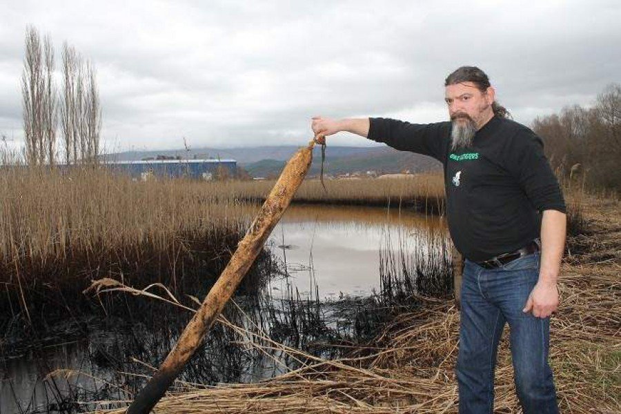 Čelnik Ekološke udruge Krka S. Kmetić TRIS-ovim reporterima ukazuje na zagađenje u veljači ove godine 