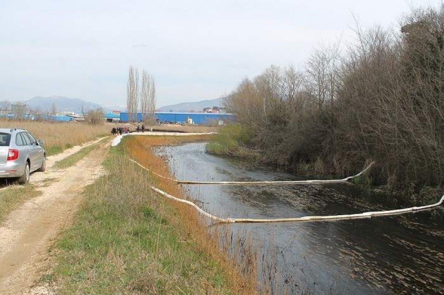 Knin - zagađenje Orašnice i Krke (Foto H. Pavić) (1)