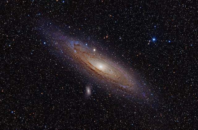 640px-Andromeda_Galaxy_(with_h-alpha)