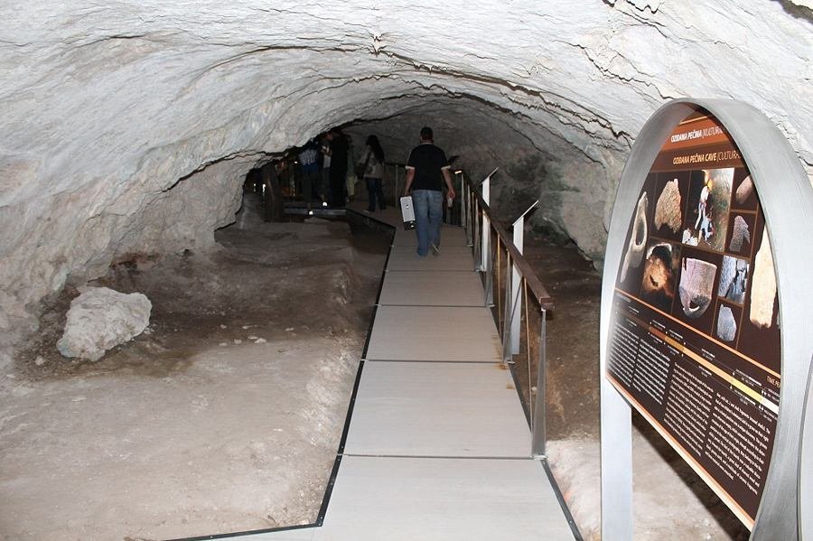 Ulaz u Oziđanu pećinu (Foto H. Pavić) 