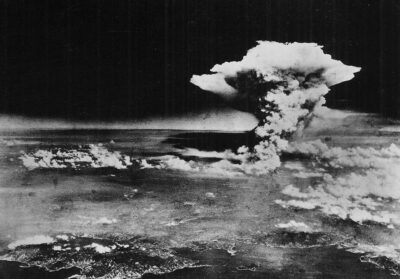 Trenutak eksplozije iznad Hirošime snimljen iz američkog aviona (foto: Wikipedia)