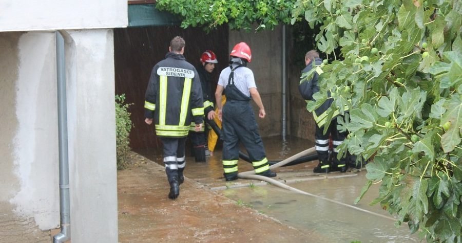 U Tribunju, Vodicama i Srimi trenutno se ispumpava 250 objekata