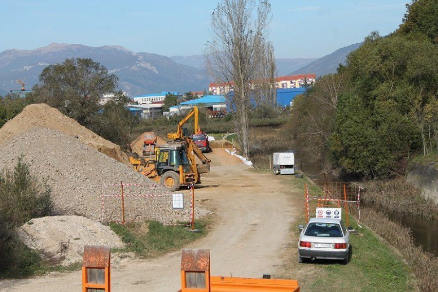 Sanacija nasipa Orašnice (Foto H. Pavić) 