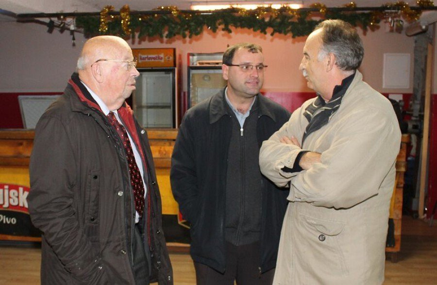 Prof. dr. sc. Zdravko Tomac u društvu s tišnjanskim župnikom don Lazarom Ćibarićem i bivšim HDZ-ovim načelnikom Josom Stegićem (Foto: H. Pavić)