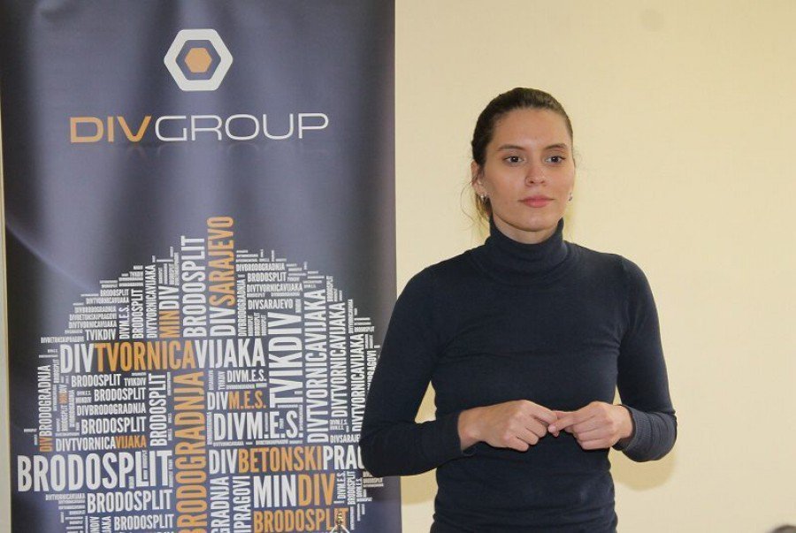 Nova radna mjesta nezaposlenim Šibenčanima predstavila je Marina Brekalo iz DIV-ova odjela za ljudske potencijale (Foto: H. Pavić)