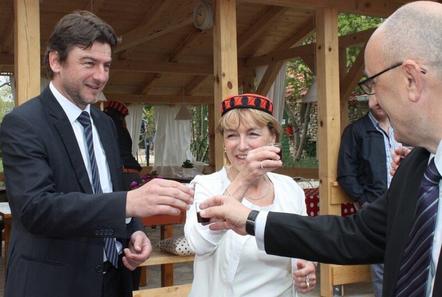 Vesna Pusić i Darko Lorencin u Kalpiću (FOTO H. Pavić) (10)