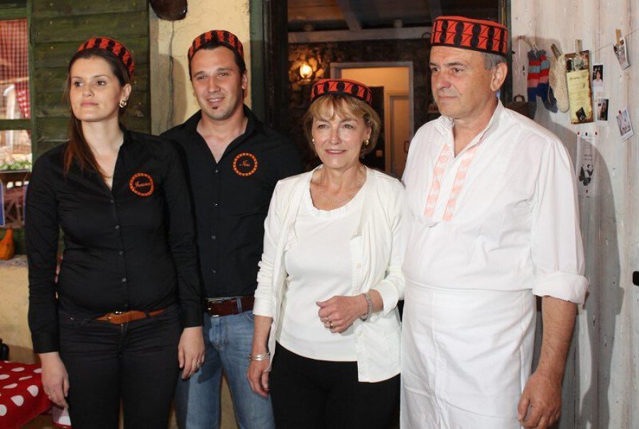 Vesna Pusić i Darko Lorencin u Kalpiću (FOTO H. Pavić) (6)