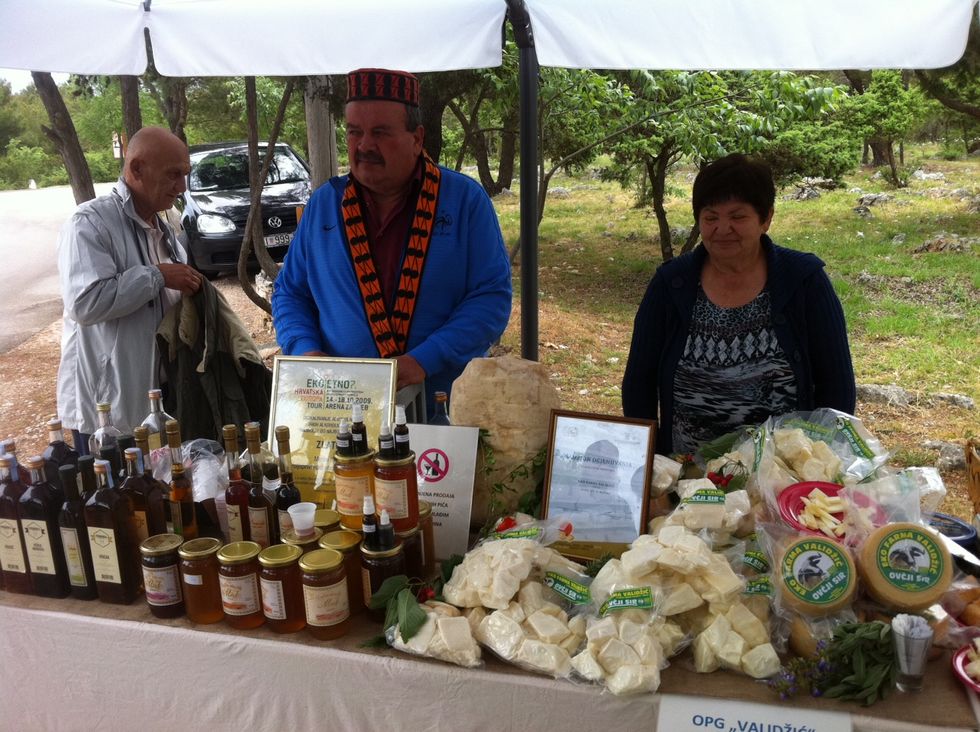 Likeri, sirevi...  (foto TRIS)