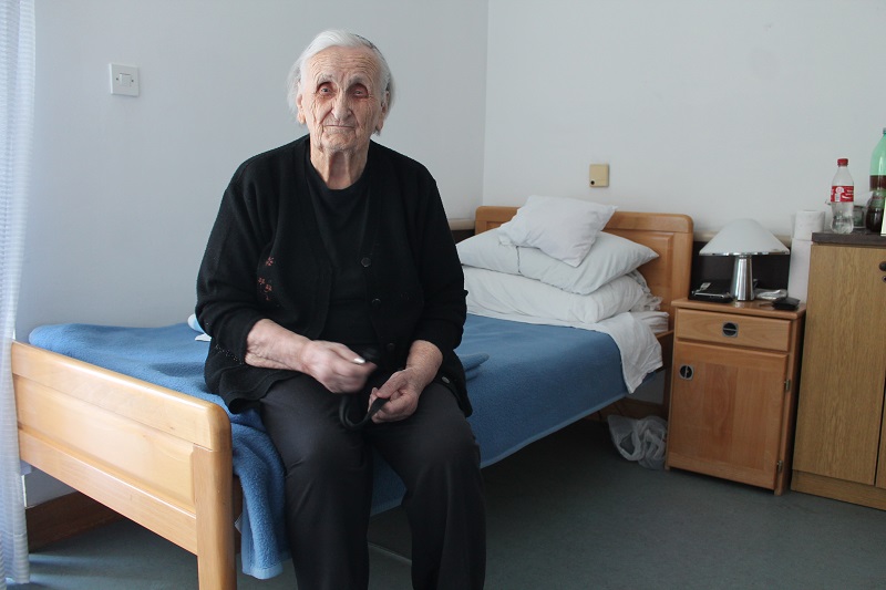 Mila Kovač u svojoj sobici u Cvjetnom domu u Šibeniku (Foto: Tris/H. Pavić)