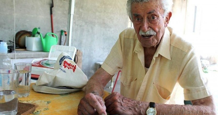 Umro je Mladen Bjažić, književnik, novinar i partizan