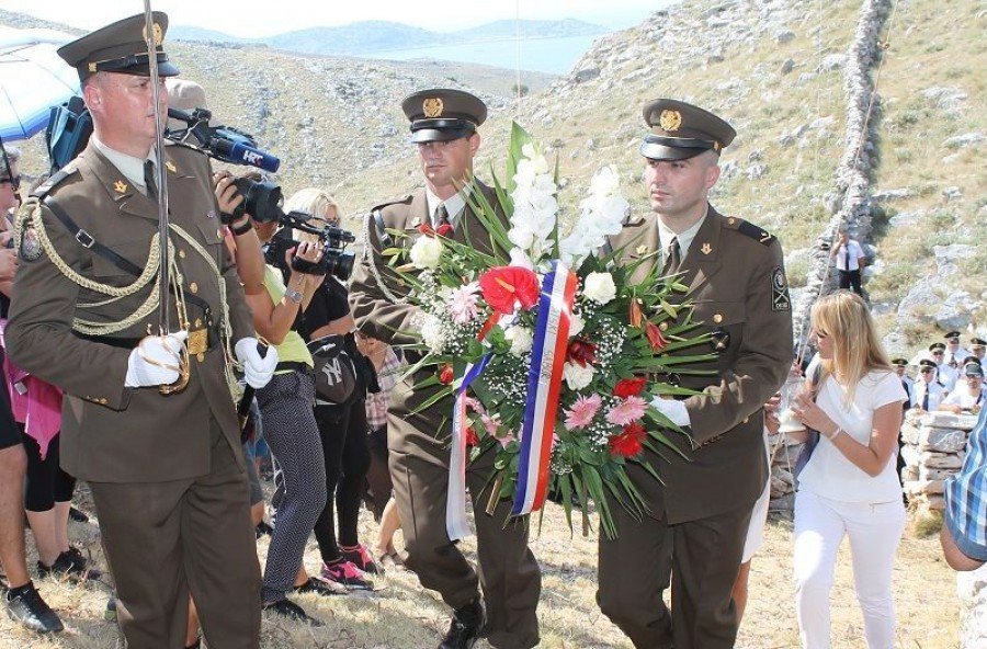 Polaganje vijenaca (Foto: Tris: H. Pavić)