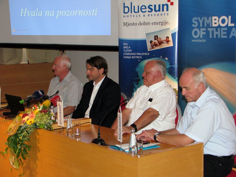 Ministar Lorencin na jučerašnjoj tiskovnoj konferenciji u društvu bolskih turističkih djelatnika (FOTO: TRIS)