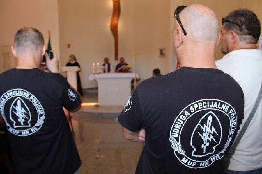 Jastrebovi na svetoj misi za poginule suborce (Foto: Tris/H. Pavić)