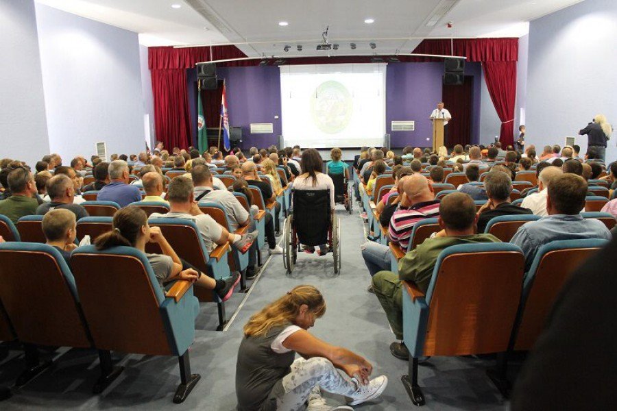Svečanu akademiju pratila su i djeca Katoličke osnovne škole (Foto: Tris/H. Pavić)