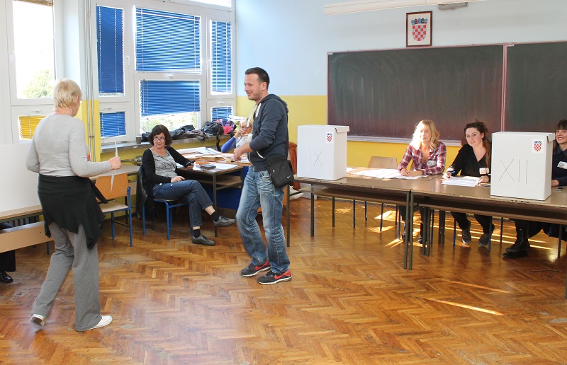 Izbori 2015. - glasovanje (2)