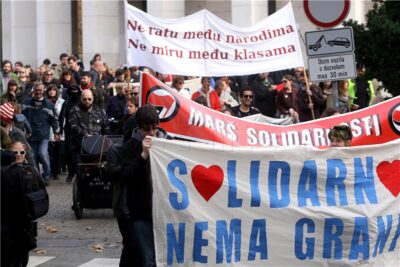 (FOTO) Mnoštvo na Maršu solidarnosti s migrantima, protiv ratova, fašizma, terorizma…