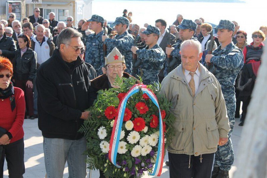 Marija Gradiška (92) došla se pokloniti svojim poginulim suborcima (Foto: Tris/H. Pavić)