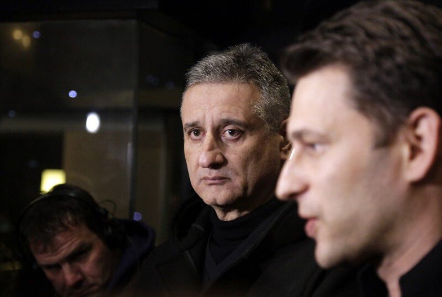Predsjednik HDZ-a Tomislav Karamarko i èelnik Mosta nezavisnih lista Božo Petrov dali su izjave za medije nakon sastanka u zagrebaèkom hotelu Sheraton. foto HINA / Denis CERIĆ