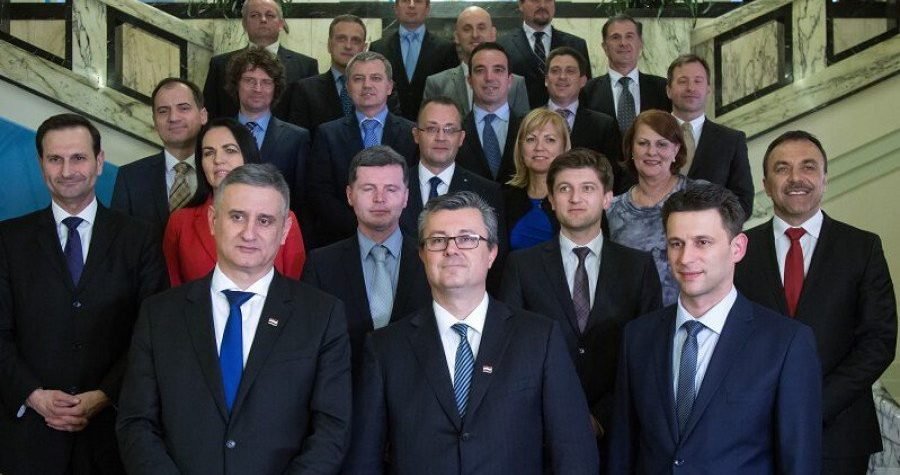 Timova vlada se raspada: Premijer šuti, Milanović odsutan, Karamarko ” u gabuli”