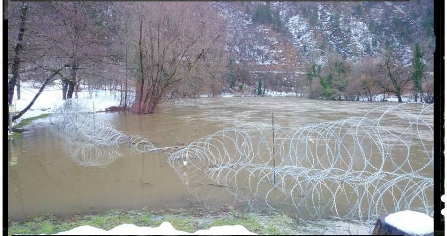 Kupa odnosi žilet-žicu, ‘smrtonosnu klopku’…