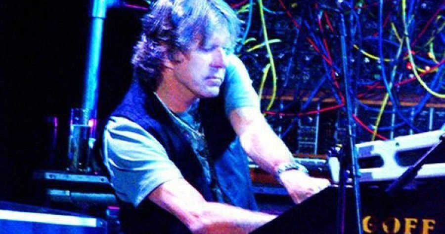Preminuo Keith Emerson, klavijaturist grupe Emerson, Lake & Palmer