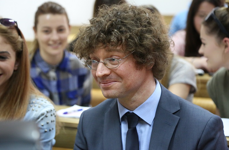 Ministar Šustar među studentima Veleučilišta (Foto Tris/H. Pavić)