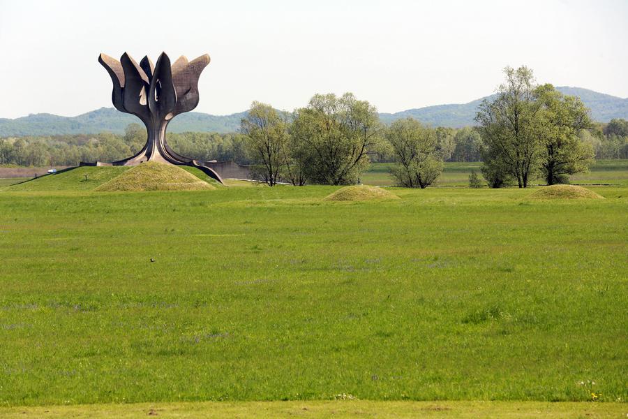 Spomenik u Jasenovcu ( Foto Hina/ Dario GRZELJ)