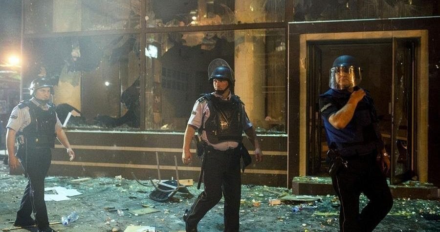 Skopje “gori” u bijesu: Demoliran ured predsjednika Ivanova