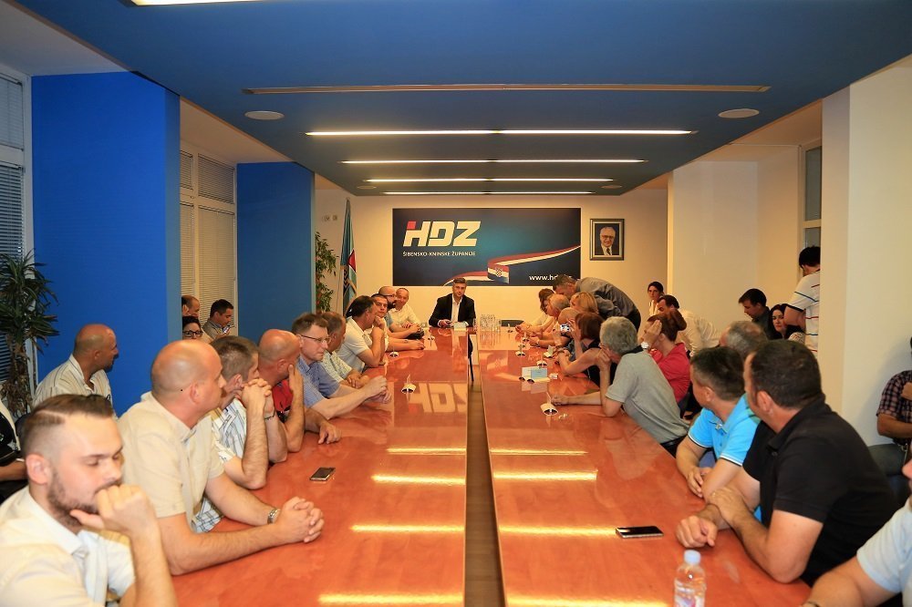 Sastanak na kojem Plenković kao jedini kandidat za predsjednika želi pridobiti povjerenje šibensko-kninskog  ŽO HDZ-a(Foto: Tris/H. Pavić)