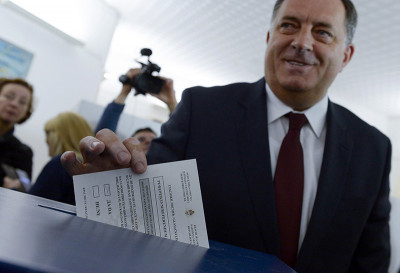 Milorad dodik na glasačkom mjestu (Foto: HINA / Tanja VALIČ / TANJUG)