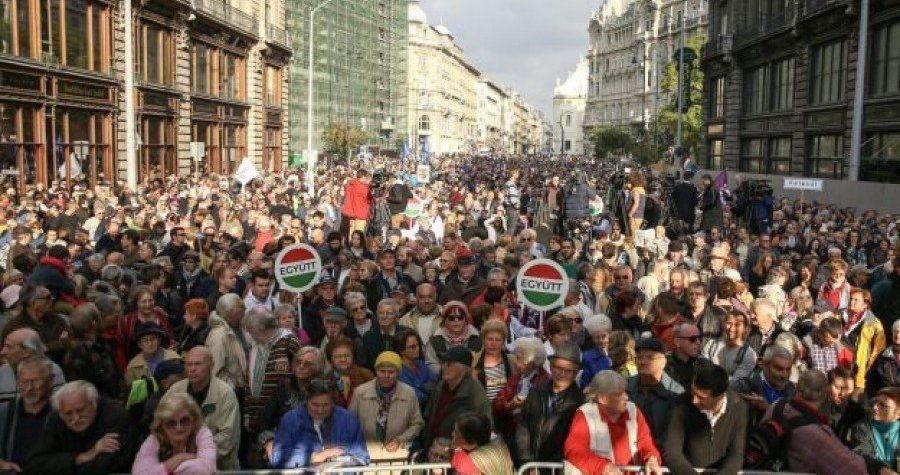 Mađari prosvjeduju za slobodu medija: Orban kontrolira medije da prikrije korupciju
