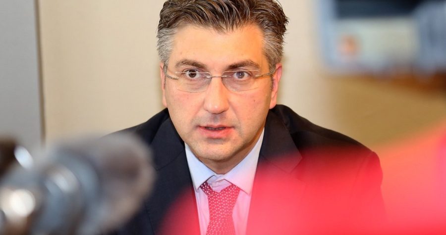 Plenkovićevo teroriziranje i vrijeđanje neistomišljenika eskalira: Bunt parlamentarne oporbe usporedio sa Šolevićevom “jogurt revolucijom”