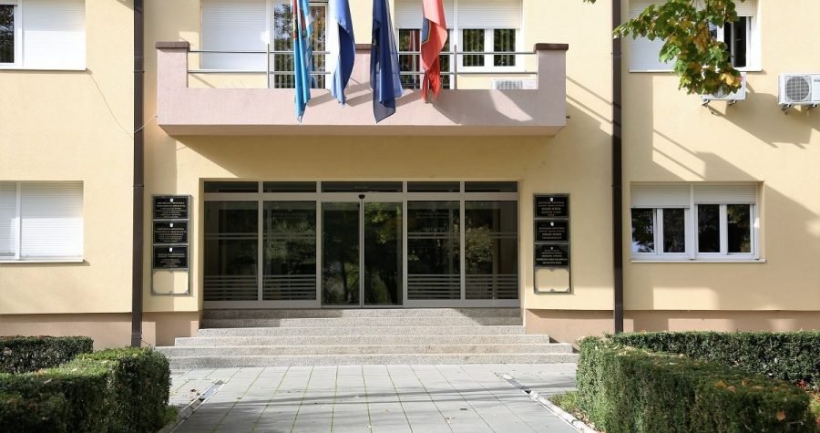 Kninska pravda: Službenička “lojalnost” bez granica