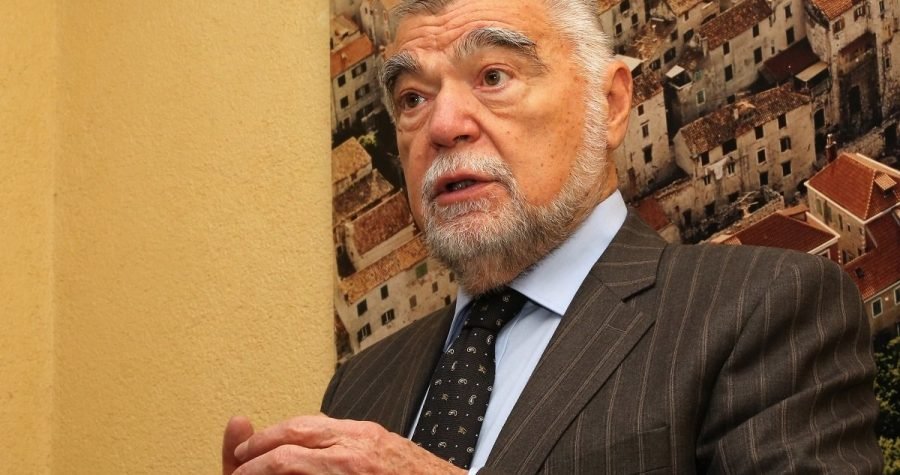 Mesić podnio ostavku na funkciju počasnog predsjednika SABA-e