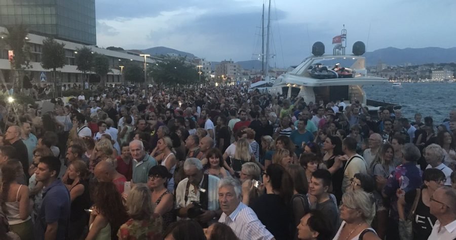 Prosvjed Split gori: Postali smo balkanska favela, a ne cvit Mediterana… Naša država je postala Cosa nostra…