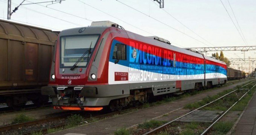 Nikolić kopa rovove oko vikendica i sprema se za rat, a na vlaku će pisati ‘j…ga’ na 21 jeziku (Njuz)