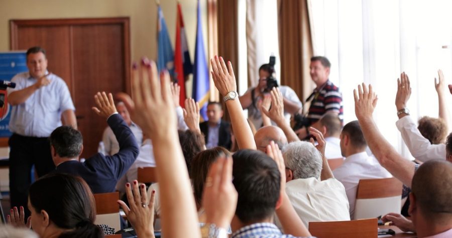 Paradoksalna Hrvatska: Što god manje stanovnika, sve brojnija administracija u javnoj upravi na svim razinama!?