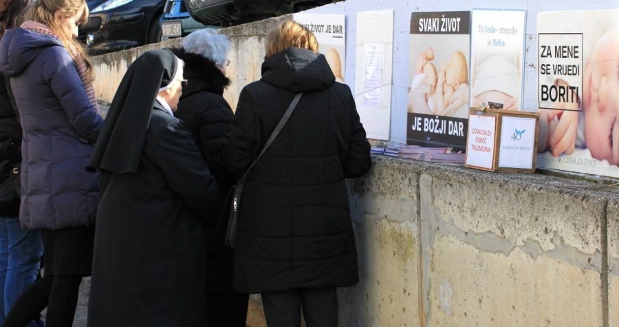 Zakon i ćudoređe: Homoseksualni parovi ne mogu biti udomitelji, a kriminalce i utajivače poreza nitko ne dovodi u pitanje