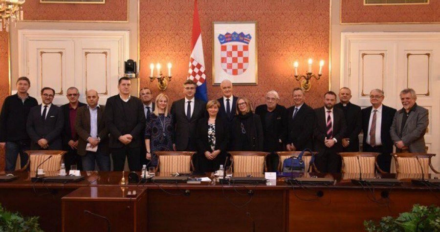 Suočavatelji s prošlošću: Protuustavni ZDS dopuštaju HOS-ovcima, a petokraka im je ipak OK