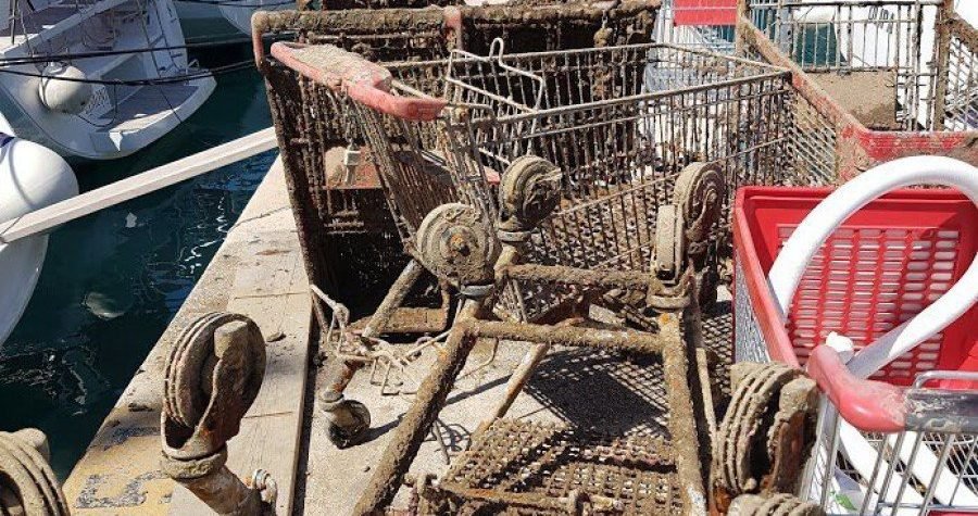 Divljaštvo tzv. nautičara: U marini izronili 73 komada Konzumovih shopping kolica! (FOTO)