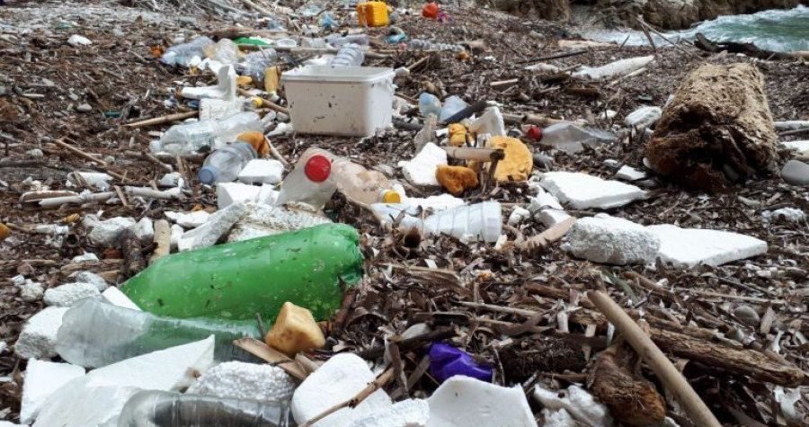 Postojeći način proizvodnje, korištenja te zbrinjavanja plastike je problematičan i neodrživ