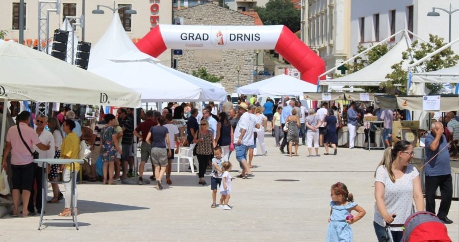 “Braća Pivac” odnijela titulu šampiona na 5. Međunarodnom festivalu pršuta u Drnišu