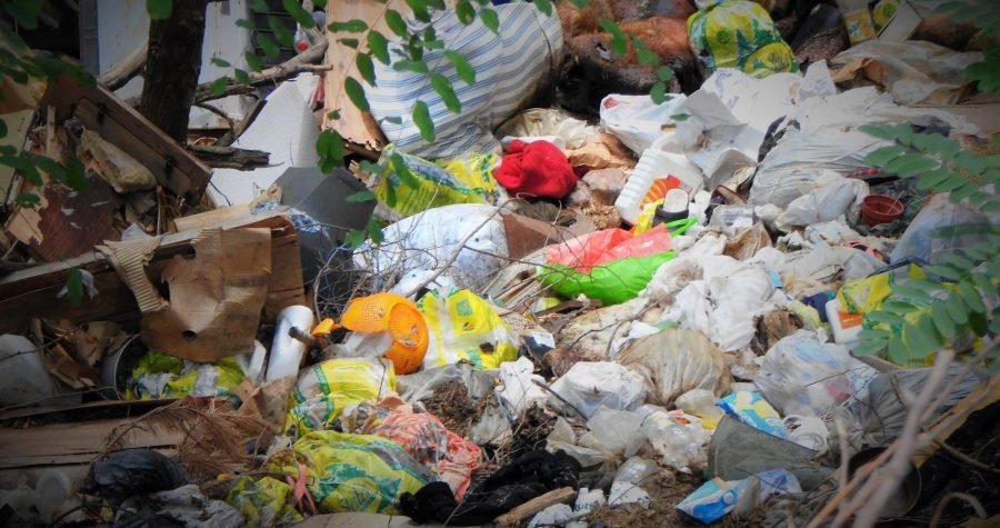 Ervenik: Na putu jabuka i dunja, divlja smetlišta uz izvore vode… (FOTO)