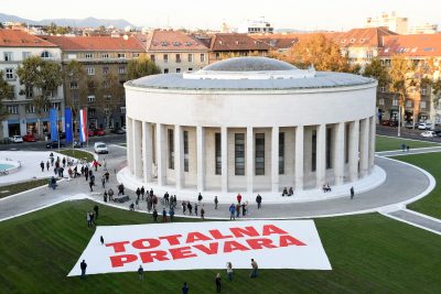 Ogoljen, sterilan i bez duše: Trg žrtava fašizma bez ijedne klupe i šarena svjetla uvreda su i Meštroviću i svim građanima Zagreba